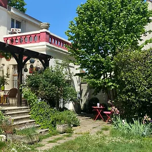 https://les-charmettes.fr-paris.fr